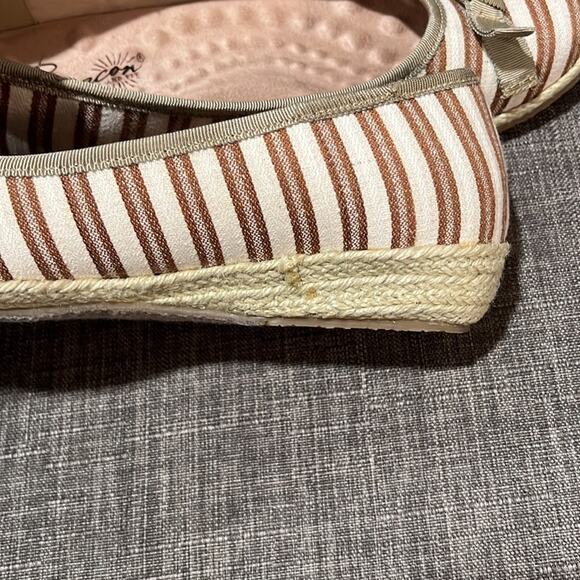 NWOT Beacon Fashion and Fit Espadrilles Jute Wedge Shoes 8.5M tan cream striped - Picture 8 of 11